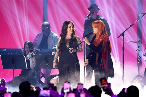 Wynonna Judd Honors Mom Naomi Judd During CMT Awards 2023 Performance ...