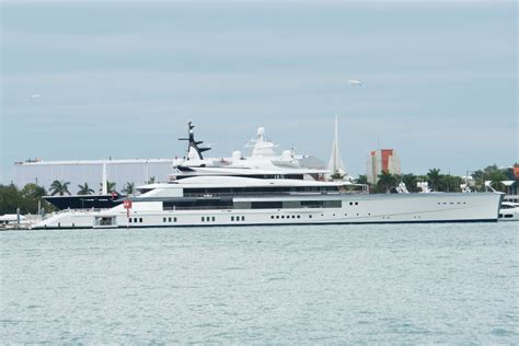 Jerry Jones' $250 Million Yacht is Longer Than a Football Field - FanBuzz