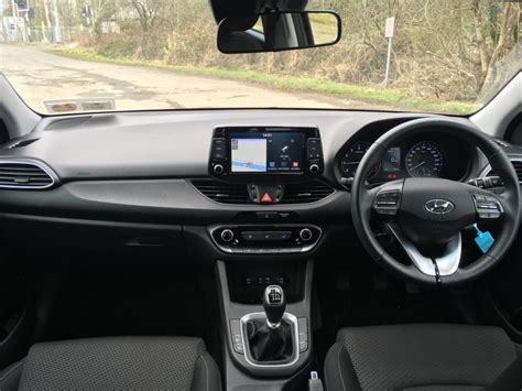 Hyundai i30 Fastback Review - Changing Lanes