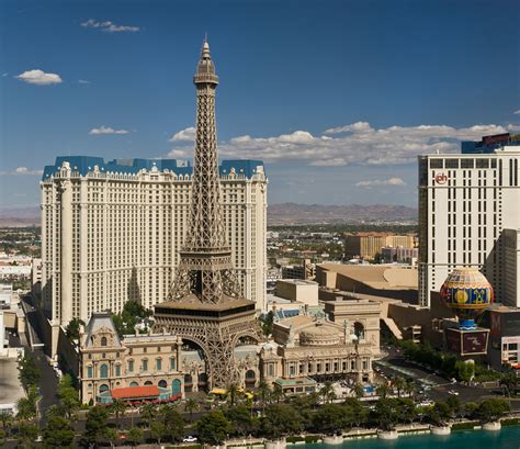 Datei:The hotel Paris Las Vegas as seen from the hotel The Bellagio.jpg ...