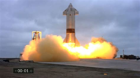 Touchdown! SpaceX successfully lands Starship rocket - CGTN