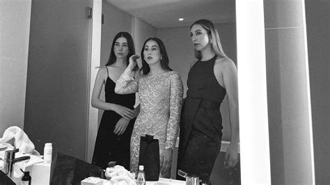 Oscars 2022: How the Haim Sisters Got Ready for Their First-Ever Ceremony | Vogue