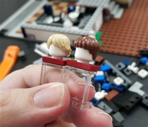 Dumb and Dumber reference in 10246? : r/lego