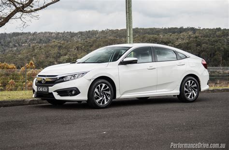 2016 Honda Civic VTi-S sedan review (video) | PerformanceDrive