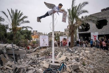 Photos: Gaza graffiti artists paint murals on houses destroyed by ...