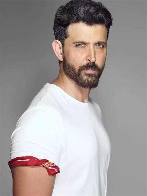 Hrithik Roshan’s new look leaves Shahid Kapoor impressed | Filmfare.com