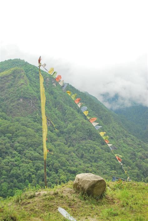 Prayer Flags enrout to Tawang – The Northeast India Travel Blog