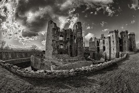 Raglan Castle | Ragland Castle Monmouthshire Wales UK | GRAHAM DICKINSON | Flickr