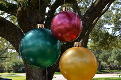 10+ Outdoor Christmas Ball Decorations