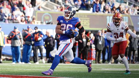 Saquon Barkley finds hole for 13-yard TD run | Giants vs. Commanders ...