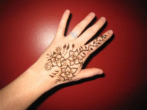 Very Easy Mehndi Designs for KidsLiteratura por un tubo