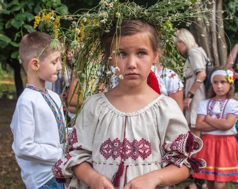 Ukrainian Kids in traditional dresses : r/LoveForUkraine