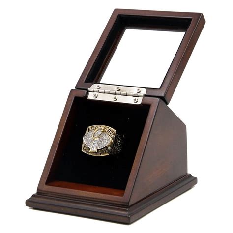 NFL 2002 Super Bowl XXXVII Tampa Bay Buccaneers Championship Replica Ring