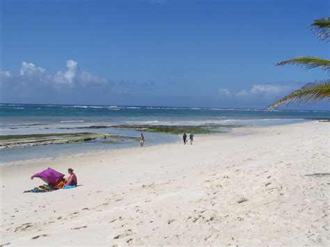 File:Diani Beach towards the south next to the Indian Ocean Beach Club hotel near Mombasa, Coast ...