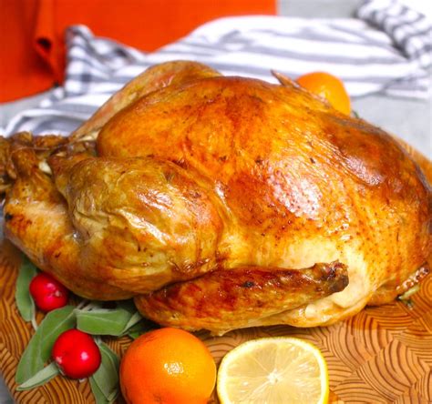 How to Brine A Turkey {Best Turkey Brine Recipe Ever} - TipBuzz