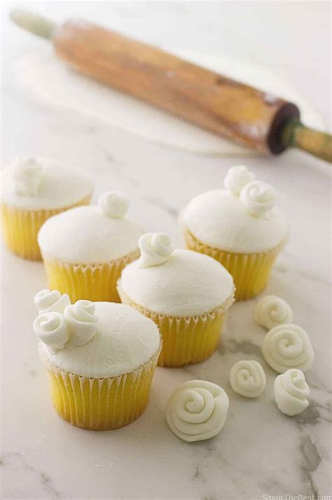 Cheap and Easy Marshmallow Fondant - Savor the Best