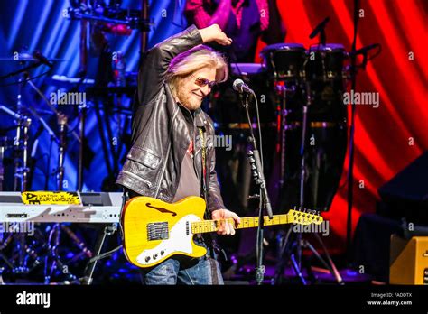 Daryl Hall and John Oates perform in Concert Stock Photo - Alamy