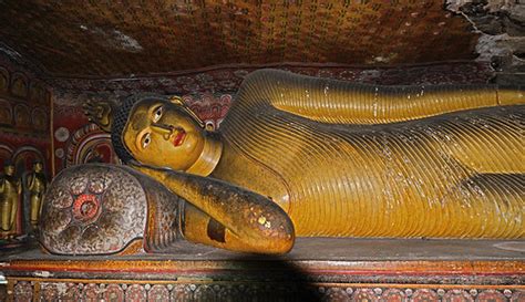 Reclining Buddha | The Reclining Buddha at Dambulla Cave Tem… | Flickr