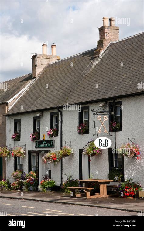 Cross Keys pub in Denholm village Scottish Borders with B B sign Stock ...