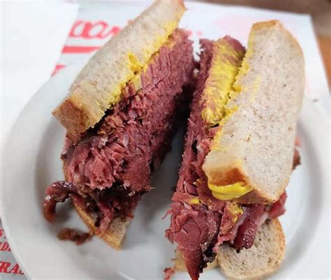 montreal smoked meat sandwich : eatsandwiches