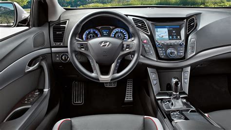 Hyundai i40 gets refreshed with safety tech & revised powertrains - Autodevot