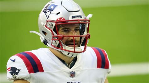 Roundup: Texans sign former Patriots RB Rex Burkhead