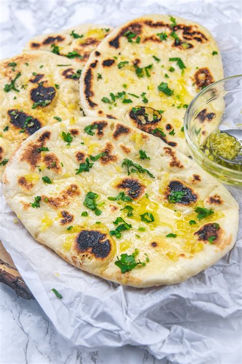 Garlic Naan Recipe (Indian Bread) - Spice Up The Curry (2024)