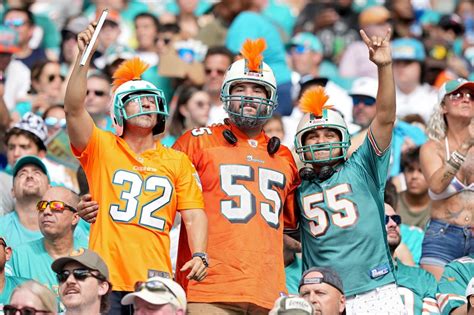 Miami Dolphins Fans Take Jaylen Waddle's TD Dance to Antarctica | Miami New Times