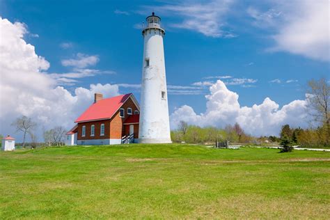 8 Michigan Lighthouses Where You Can Spend the Night or Volunteer