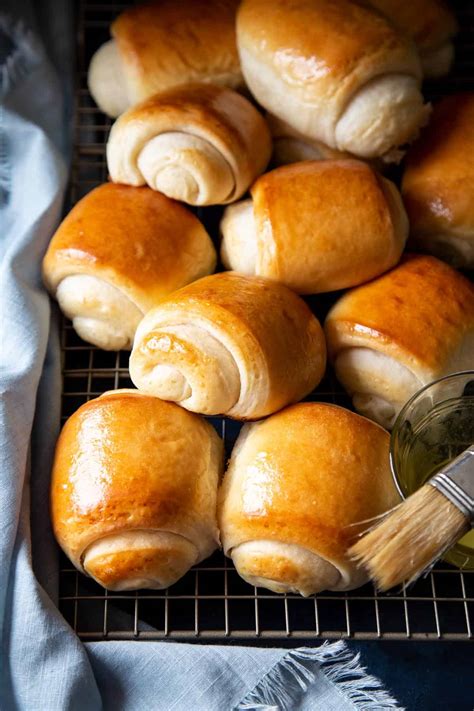 Honey Buttermilk Buns - Wild Wild Whisk