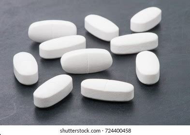 6,375 White Oval Pills Images, Stock Photos, 3D objects, & Vectors ...