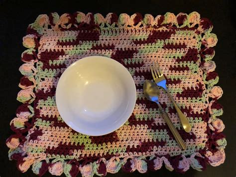 HDC Placemat With Scalloped Lace Edging