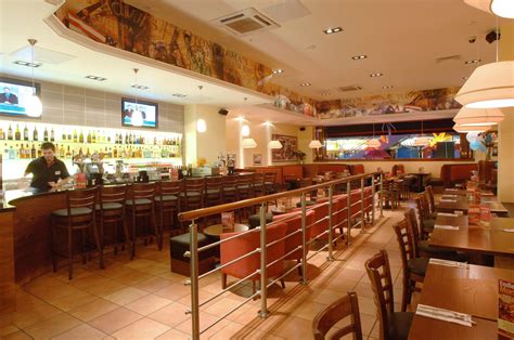 Tony Roma's Steakhouse Restaurant | Fit Out Contractor / Shopfitter