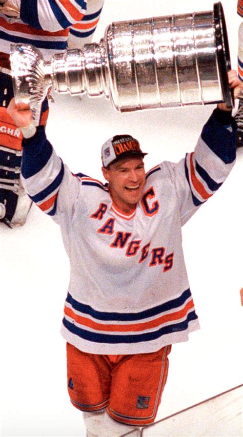 Mark Messier with The Stanley Cup 1994 | HockeyGods