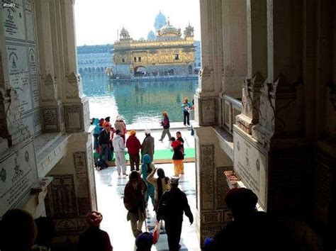 Darbar Sahib Inside - DesiComments.com