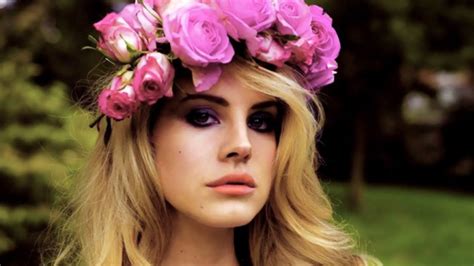 theNotice - Violet + black smokey eyes | A Lana Del Rey-inspired makeup look - theNotice