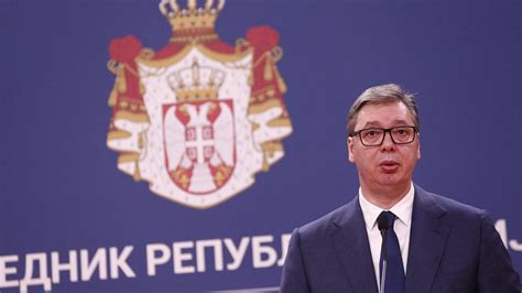 Predsednik Srbije Aleksandar Vučić na trenerskoj praksi u Megi : r/serbia