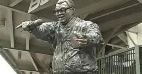 Holy Cow! Harry Caray Statue Vandalized - CBS Chicago