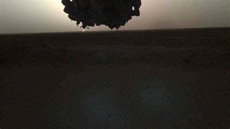 NASA InSight Lander Snaps Pics Of Martian Sunrise And Sunset - SlashGear