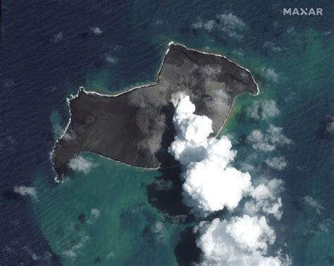 Experts explain why Tonga eruption was so big | PBS News