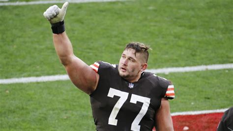 Browns guard Wyatt Teller signs 4-year extension