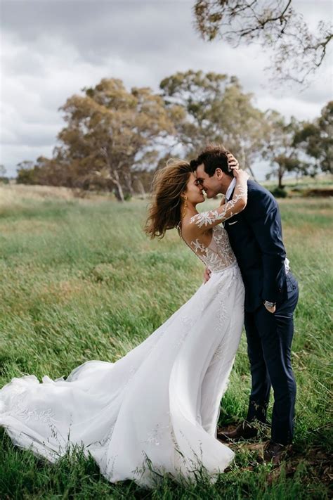 36 Photos That Prove Wind is a Wedding Photographer's Best Friend ...