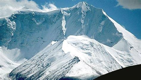 Kula Kangri is the highest point along the Bhutan/Tibet border at 7538m. | Nivel del mar, Montañas