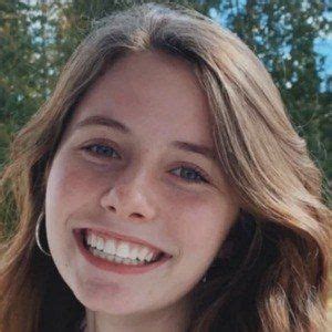 Kayla Hanson - Age, Family, Bio | Famous Birthdays