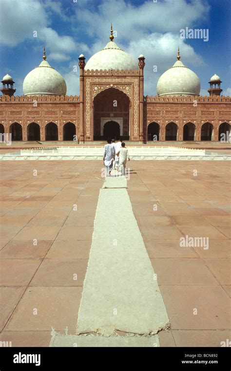 pakistan lahore Badshahi mosque Stock Photo - Alamy