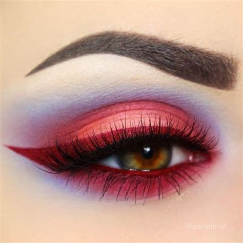 Red Eyeliner Makeup Looks: Bold and Brilliant | No eyeliner makeup, Red ...