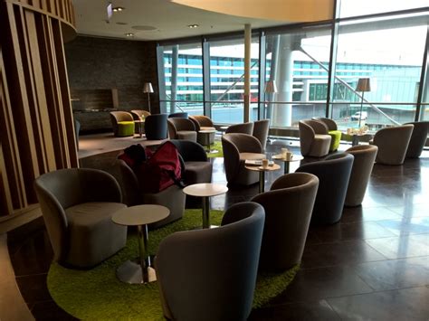 DUB: Aer Lingus Business Class Lounge Dublin | Loungeindex| Video