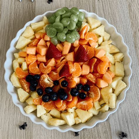 Easy Halloween Fruit Tray - Pumpkin Shaped | Lynn Mumbing Mejia