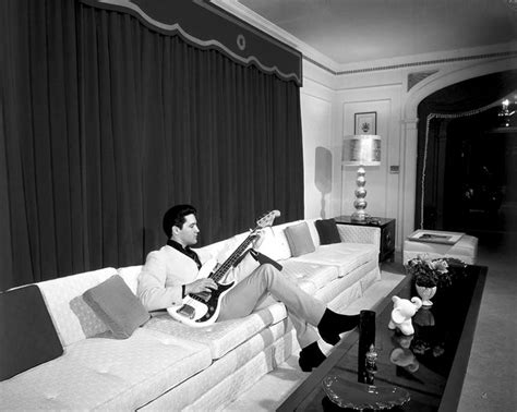 Top 25 ideas about ELVIS...Graceland on Pinterest | Jungle room, Music ...