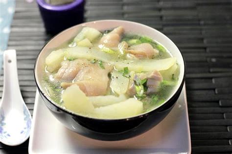 Green Papaya Soup with Pork Bone Recipes (Móng Giò Hầm Đu Đủ Xanh) - EZ ...